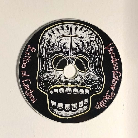 CD Voodoo Glow Skulls - Exitos Al Cabron - Picture 1 of 2